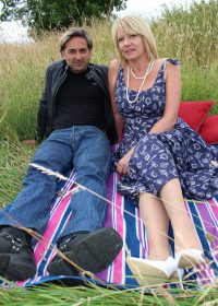 orny British housewife gets a dose of her husband’s cock out in the fields