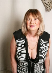 Mature British housewife rubs her pussy desperately trying to cum