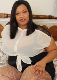 Big ebony chick plays with herself in bed instead of doing her chores
