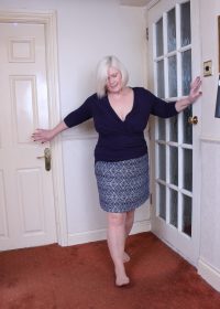 Mature BBW slut plays with herself in attempt to relax after a long day