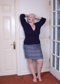 Mature BBW slut plays with herself in attempt to relax after a long day