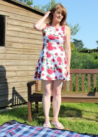 Naughty, mature housewife goes wild on herself in her garden
