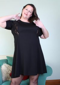 Chubby BBW housewife shows off on camera trying to get an orgasm