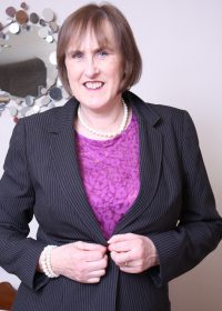 Mature, horny slut gives herself several orgasms after a long day