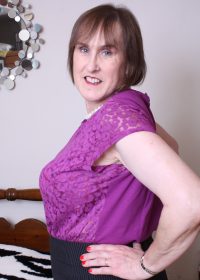 Mature, horny slut gives herself several orgasms after a long day