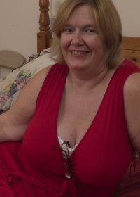 British BBW housewife gets wet and dirty in her bed