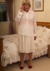 Chubby, mature lady gets very naughty as she goes to bed