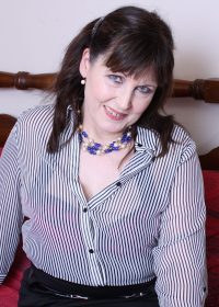 Slutty MILF plays in her sexy lingerie until she cums like crazy